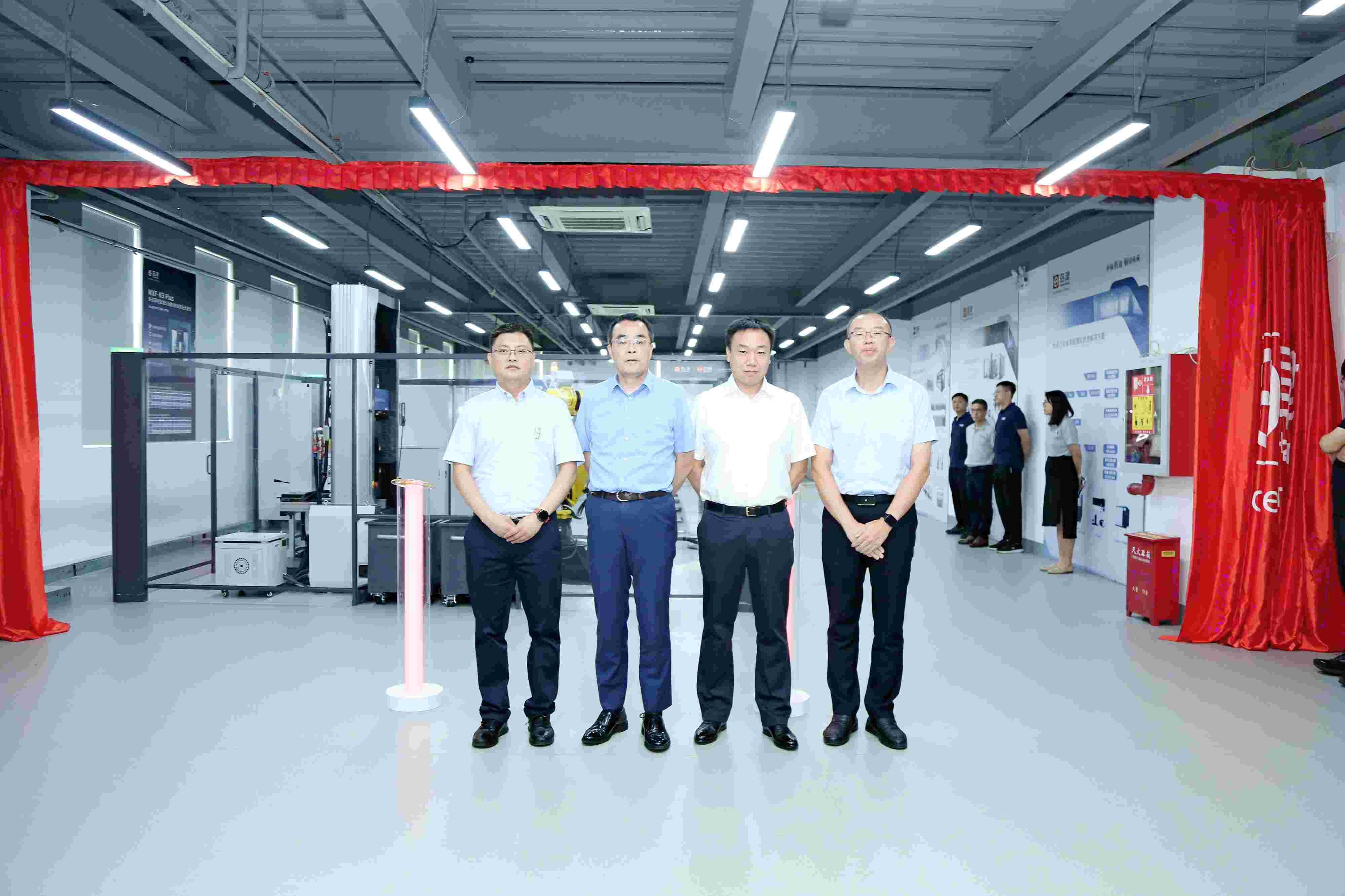 智能实验室高峰论坛上海站暨试验机自动化新品发布会